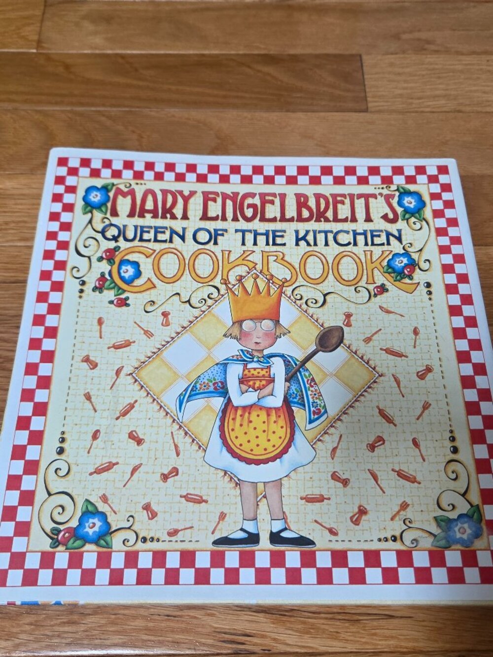 MARY ENGELBREIT QUEEN OF THE KITCHEN COOKBOOK 1998 HARDCOVER